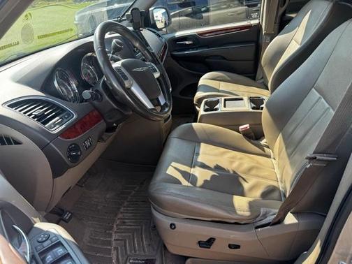 2013 Chrysler Town & Country Touring
