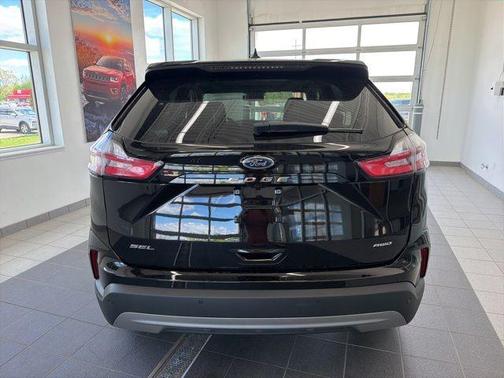 Black Metallic 2024 Ford Edge SEL