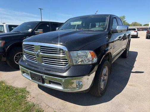 Brilliant Black Crystal Pearlcoat 2016 RAM 1500 Big Horn
