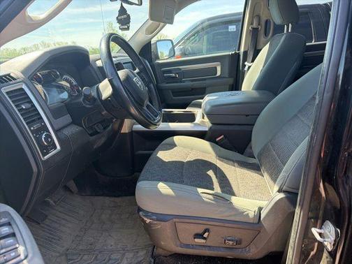 Brilliant Black Crystal Pearlcoat 2016 RAM 1500 Big Horn