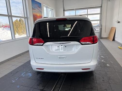 2020 Chrysler Voyager LXI