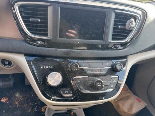 2020 Chrysler Voyager LXI