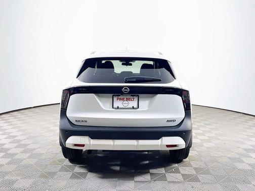 2025 Nissan Kicks SV