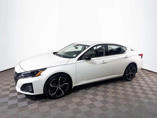 Pearl White Tricoat 2025 Nissan Altima SR AWD