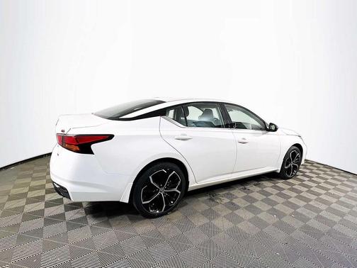 Pearl White Tricoat 2025 Nissan Altima SR AWD