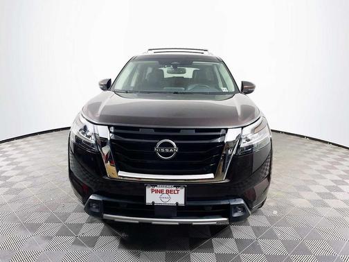 2022 Nissan Pathfinder SL 4WD