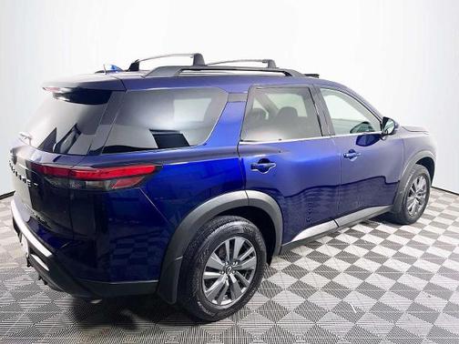 2023 Nissan Pathfinder SV