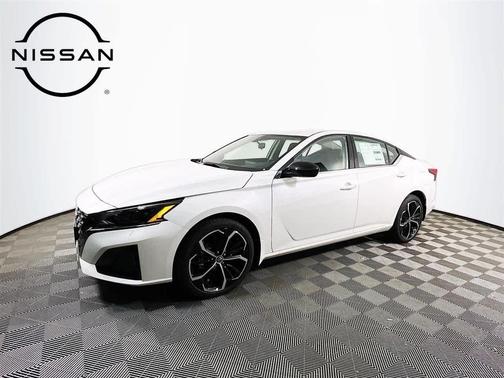 Pearl White Tricoat 2025 Nissan Altima SR AWD