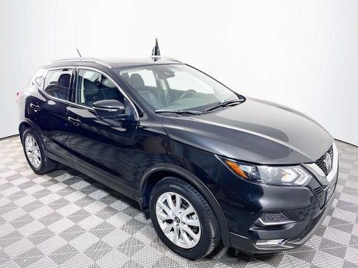 2022 Nissan Rogue Sport SV