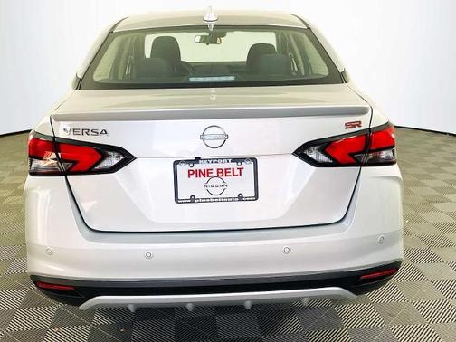 2024 Nissan Versa 1.6 SR