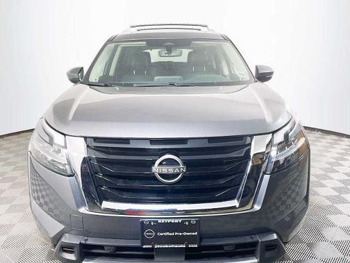 2024 Nissan Pathfinder SL