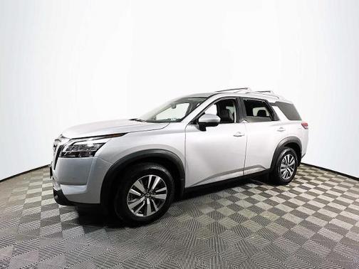 2022 Nissan Pathfinder SL