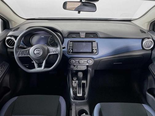 Super Black 2025 Nissan Versa 1.6 SV