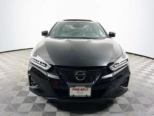 2022 Nissan Maxima SR