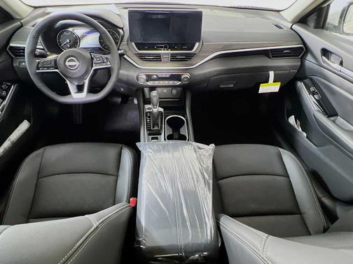 Pearl White Tricoat 2025 Nissan Altima SL FWD