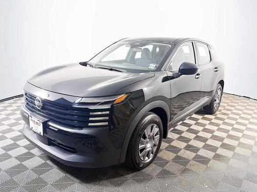 Super Black 2025 Nissan Kicks S