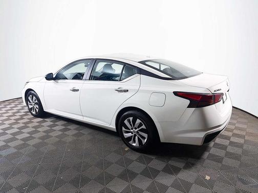 Glacier White 2025 Nissan Altima S FWD