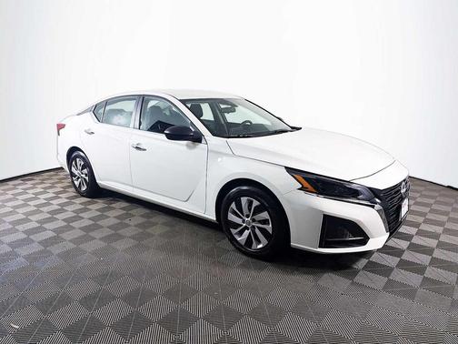 Glacier White 2025 Nissan Altima S FWD