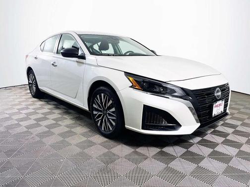 Pearl White Tricoat 2025 Nissan Altima SV AWD