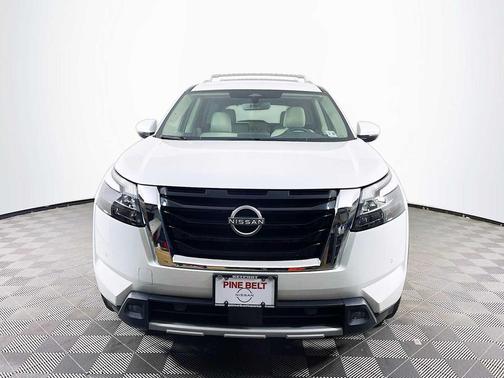 2025 Nissan Pathfinder SL 4WD