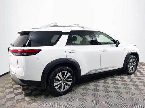 2025 Nissan Pathfinder SL 4WD