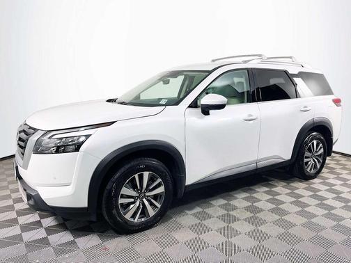 2025 Nissan Pathfinder SL 4WD