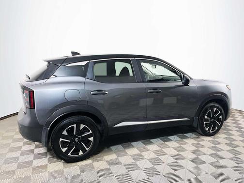 Gun Metallic/Super Black 2025 Nissan Kicks SV