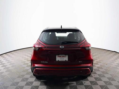 Scarlet Ember Tintcoat/Super Black 2023 Nissan Kicks SV