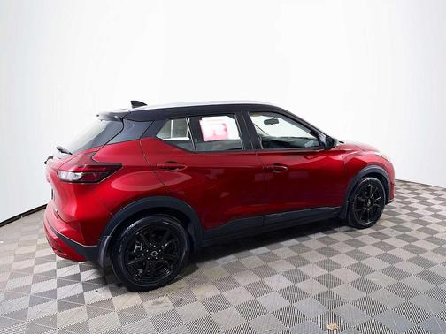 Scarlet Ember Tintcoat/Super Black 2023 Nissan Kicks SV