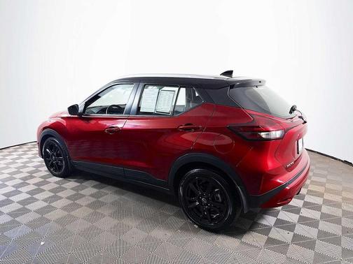 Scarlet Ember Tintcoat/Super Black 2023 Nissan Kicks SV