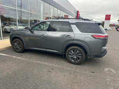 2022 Nissan Pathfinder SV
