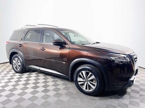 Mocha Almond Pearl 2022 Nissan Pathfinder SL 4WD