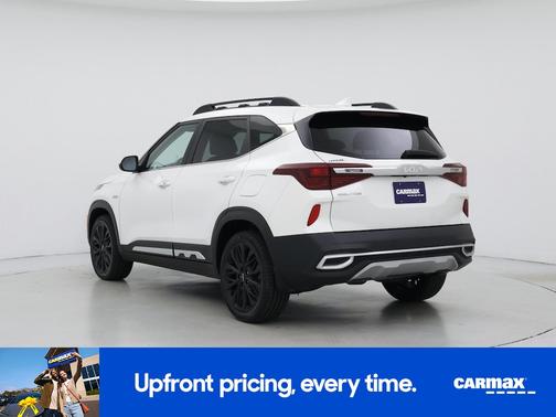 White 2022 Kia Seltos Nightfall