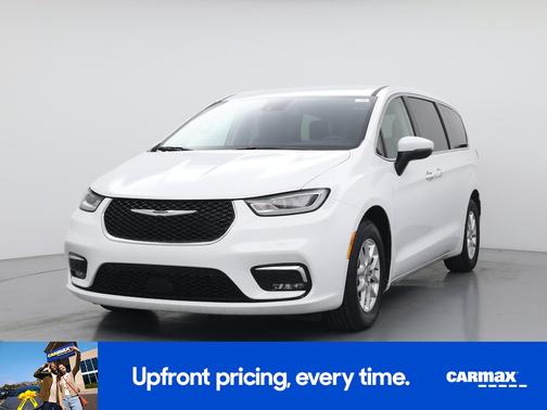 White 2023 Chrysler Pacifica Touring L