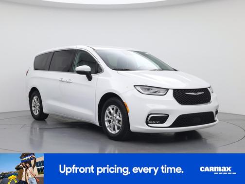 White 2023 Chrysler Pacifica Touring L