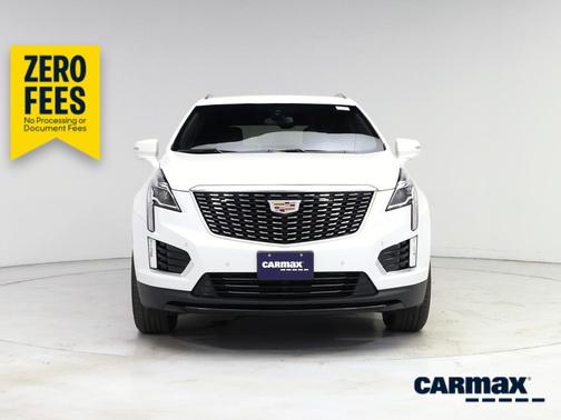 White 2025 Cadillac XT5 Luxury