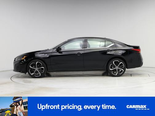 Black 2024 Nissan Altima SR