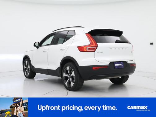 2023 Volvo XC40 B4 Ultimate Dark Theme