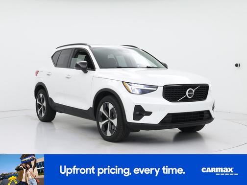 2023 Volvo XC40 B4 Ultimate Dark Theme