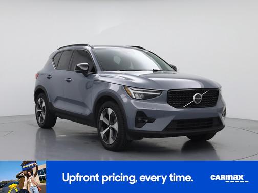 2023 Volvo XC40 B4 Ultimate Dark Theme