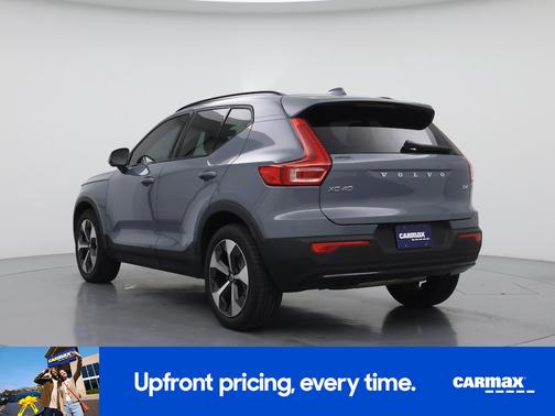 2023 Volvo XC40 B4 Ultimate Dark Theme