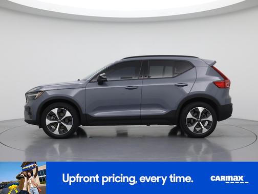 2023 Volvo XC40 B4 Ultimate Dark Theme