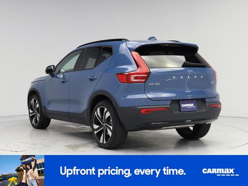 2023 Volvo XC40 B5 Plus Dark Theme
