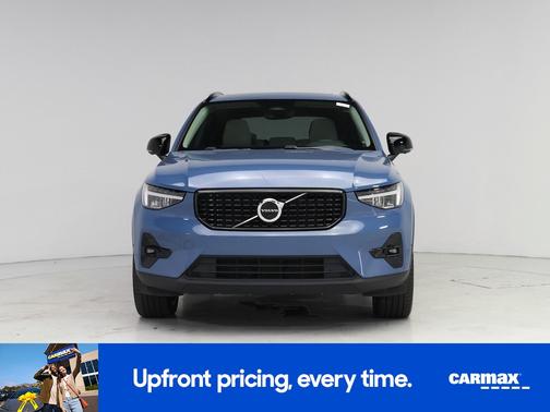 2023 Volvo XC40 B5 Plus Dark Theme
