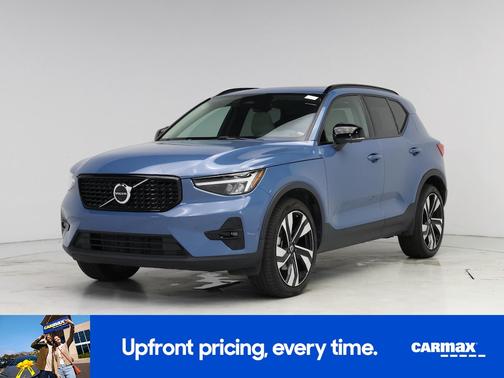 2023 Volvo XC40 B5 Plus Dark Theme