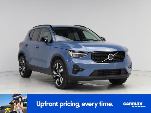 2023 Volvo XC40 B5 Plus Dark Theme
