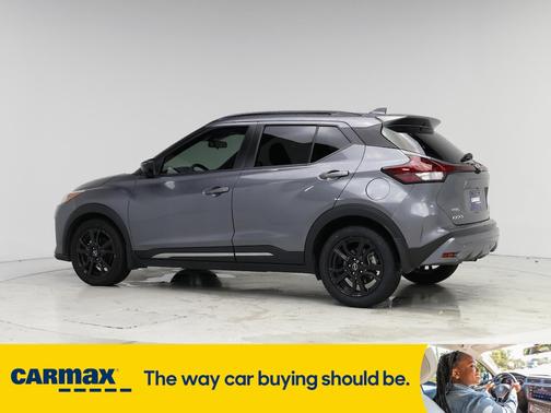 2022 Nissan Kicks SR