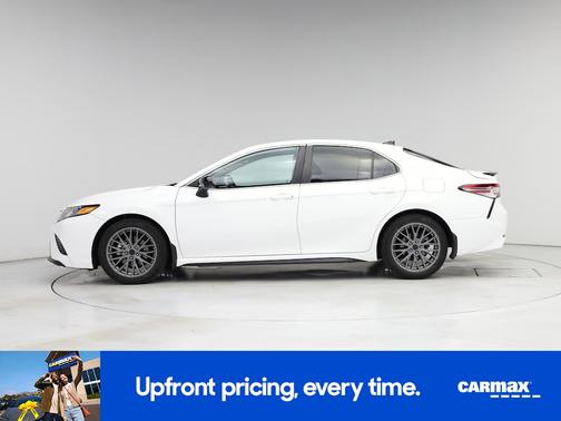 White 2020 Toyota Camry SE