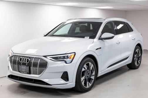 Photo 2 of 23 of 2021 Audi e-tron Premium