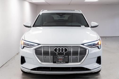 Photo 4 of 23 of 2021 Audi e-tron Premium